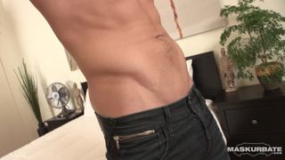 La première audition du brun Jayden a la masturbation !