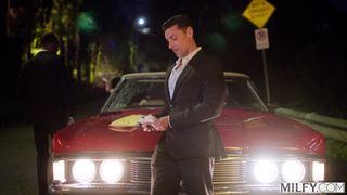 Une MILF se fait baiser par un noir avec sa bite monumentale