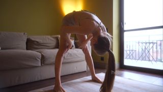 Ainsi est un jour dans la vie érotique de la précieuse Jolie Webb !