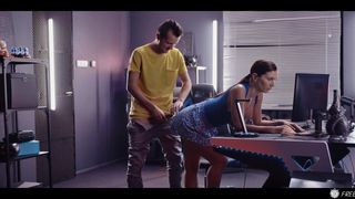 Mary Rock est une gameuse qui sera baisée après avoir été hypnotisée
