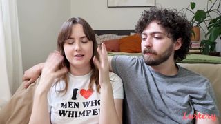 La potelée Asteria suce la bite de son ami et baise dans un POV