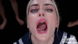 Emily Belle, blonde, avaleuse de sperme dans un gangbang Emily Belle, blonde, avaleuse de sperme dans un gangbang