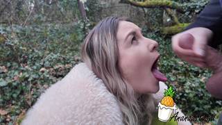Louise est une blonde française qui suce une bite en plein air Louise est une blonde française qui suce une bite en plein air