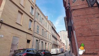 Louise a un peu froid mais malgré cela elle nous montre ses nichons