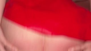 Lea Chipie est une petite diablesse en chaleur prête à se faire baiser