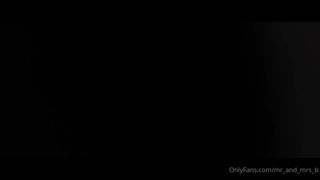 Elle cherche un partenaire pour qu'ils puissent se masturber ensemble