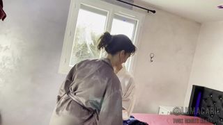 Ce qui l'attend est une bite très dure enfoncée dans sa chatte chaude