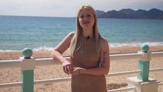 La blonde Georgia en trio avec des bbc pour la première fois La blonde Georgia en trio avec des bbc pour la première fois