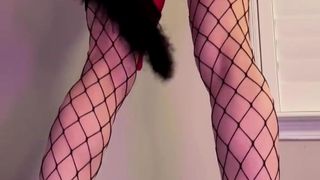 Un jouet enfoncé dans la chatte et quelques fessées pour s’exciter Un jouet enfoncé dans la chatte et quelques fessées pour s’exciter