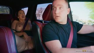 Bosnian Beautyy baise en covoiturage avec Van Wylde et Eddie Jaye