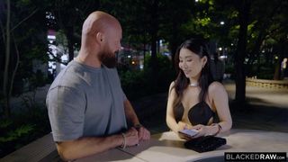 Rikako Katayama a un coup d'un soir à Tokyo avec une grosse bite noire