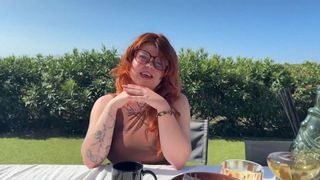 Yuki, 23 ans dans son premeir trio avec deux mecs musclés