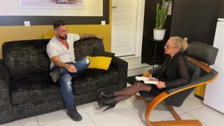 Sylvia MILF redonnant confiance à Hiro pour baiser