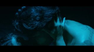 Un film très érotique avec une sirène qui adore se faire baiser !