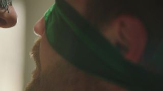 Maeva et Luca, yeux bandés pour un sexe sensoriel!