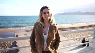 La Française Alice Guerlin au gros nichon baise la BBC de Mali