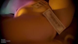 Danielle Seller, au corps de déesse, nous montre ses nichons parfaits!