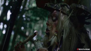 Amirah Adara force Bilbo à prouver sa loyauté en la baisant brutalement