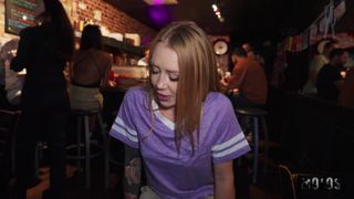 Taylor Rae veut vraiment une baise crue et dure de Tony Rubino !