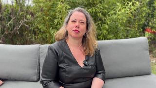 La MILF Jeny se fait baiser par deux gaillards français !