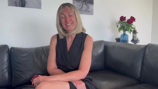 La MILF Lena se fait prendre devant son mari cocu à côté !