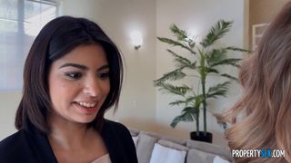 Addison Vodka apprend à la stagiaire Hazel Heart à sucer une bite