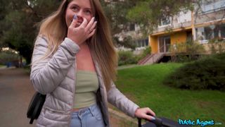 Samantha Joiner est emmenée à l'intérieur pour se faire baiser