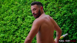 Chloe Amour donne une pipe baveuse à Master Tyler Drake